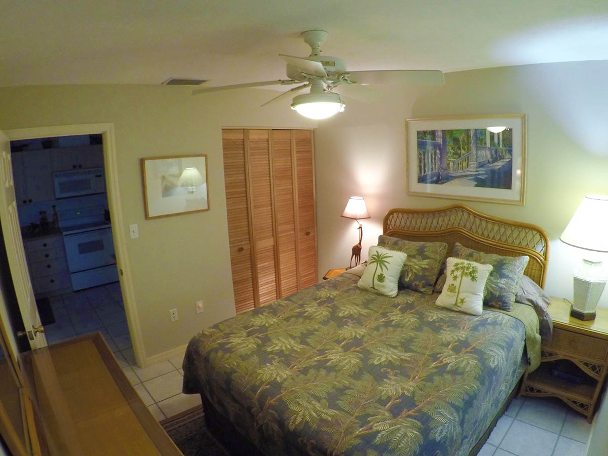 Private Suite Queen Bedroom with closet (Bedroom #5)